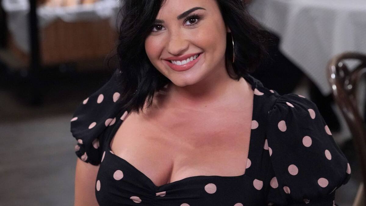 Demi Lovato monta un funeral por su propia música pop y cierra su ‘transformación’