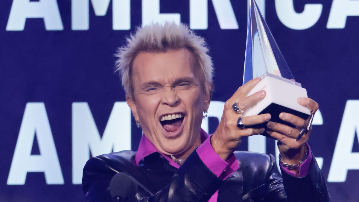 Billy Idol recibe el Premio a la Trayectoria en los American Music Awards 2026 y manda un mensaje a los niños