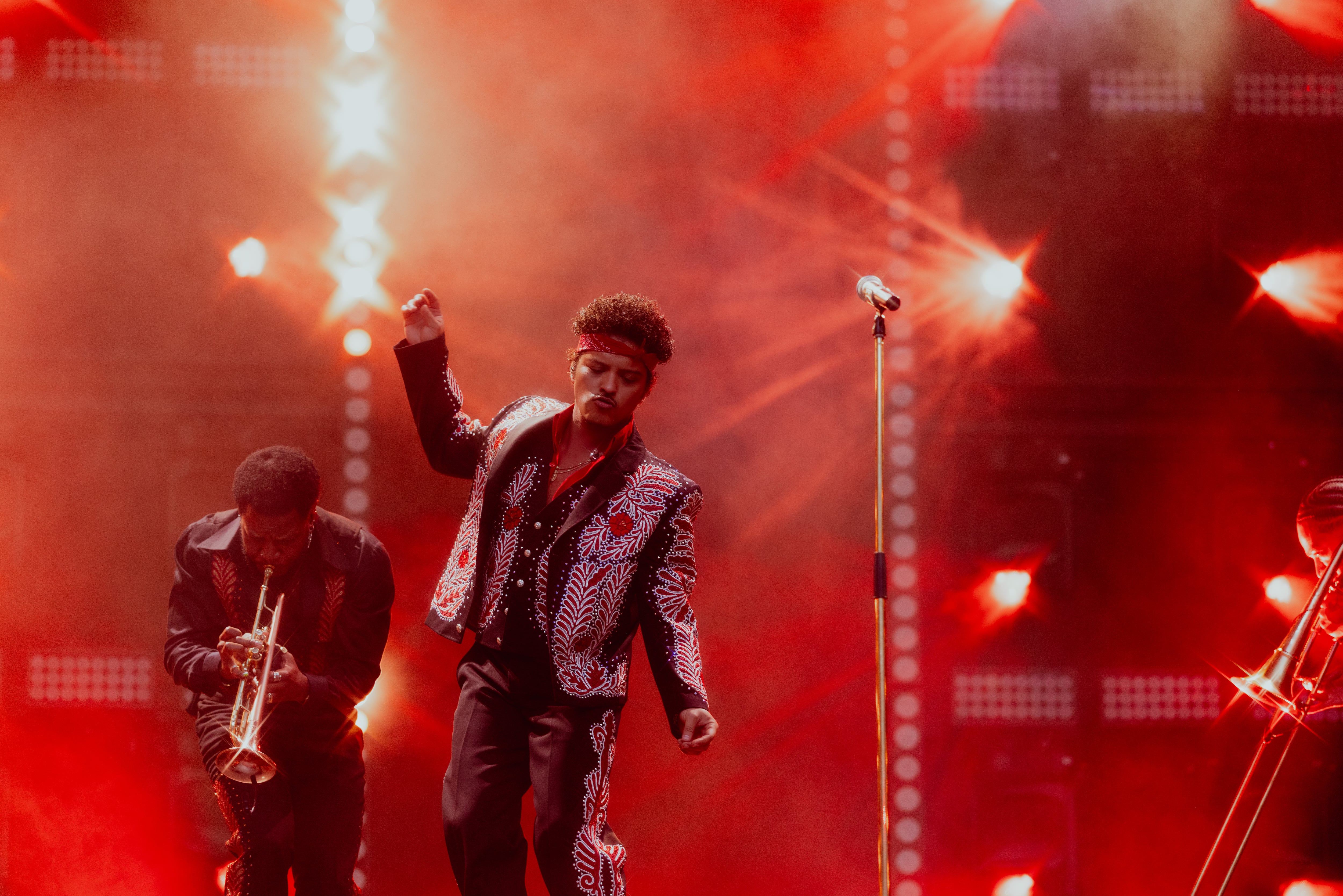 Bruno Mars en la primera noche de su concierto en el estadio Metropolitano de Madrid. / Daniel Ramos