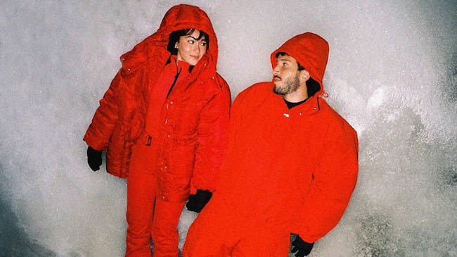 Sebastián Yatra y Aitana en el videoclip de 'Akureyri'