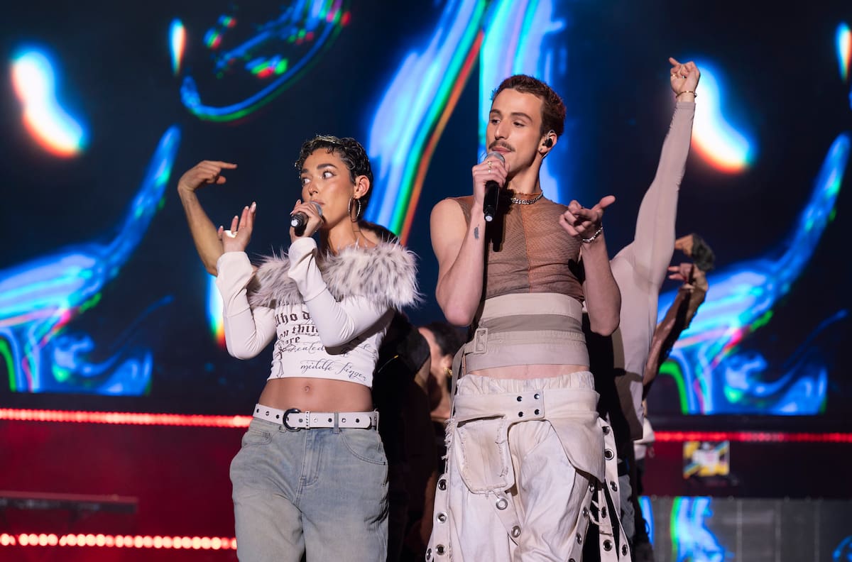 La Beba ha puesto el toque más descarado y festivo con ‘Beibi’, acompañada por Mayo, desatando la euforia del Movistar Arena desde el primer compás