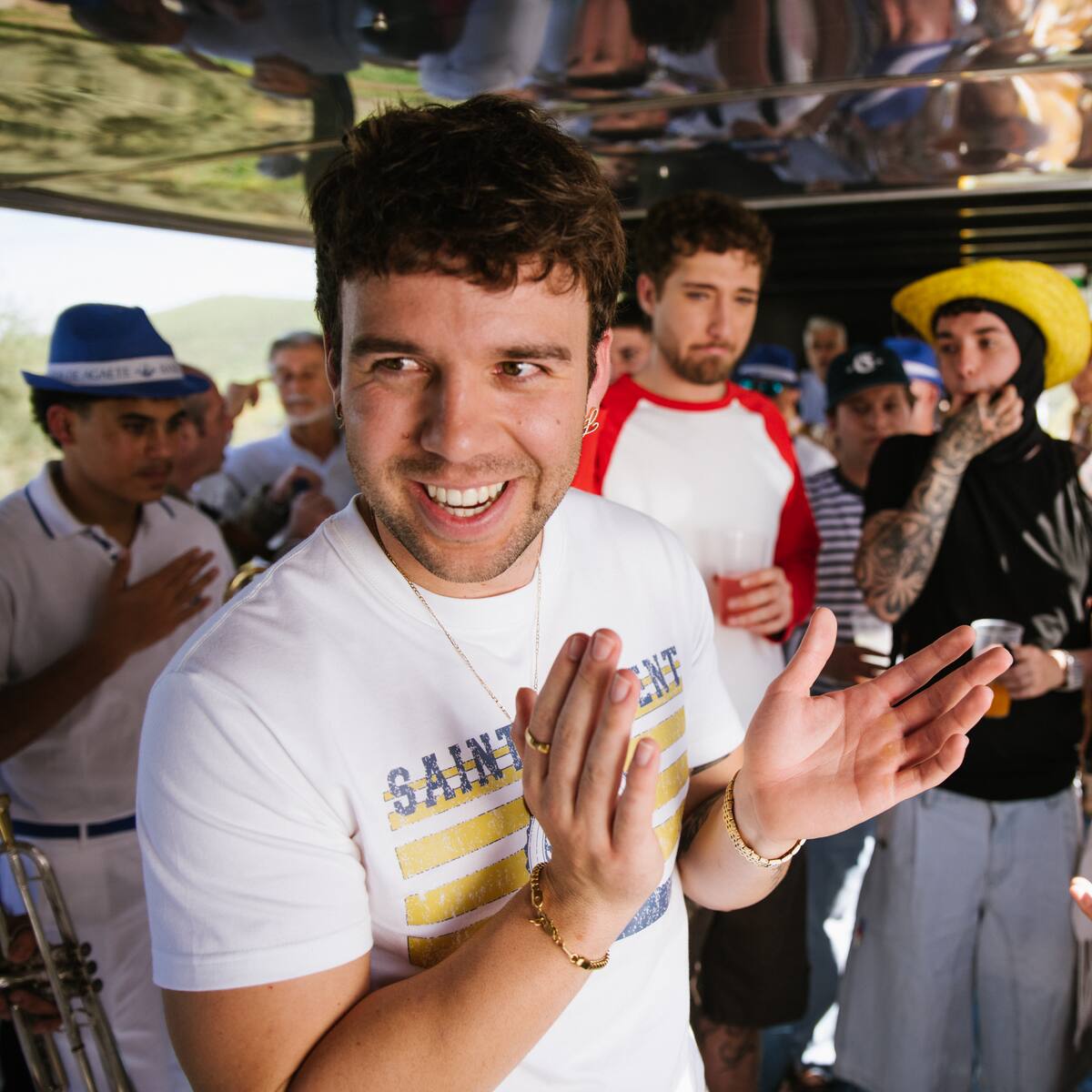 Quevedo nos llena de vibes veraniegas con ‘Scandic’, un reguetón que nos invita a visitar La Palma