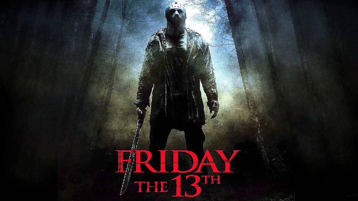 Viernes 13 - Este clásico del cine fue estrenado en 1980. La película cuenta la pesadilla que viven un grupo de adolescentes mientras disfrutan de un campamento.