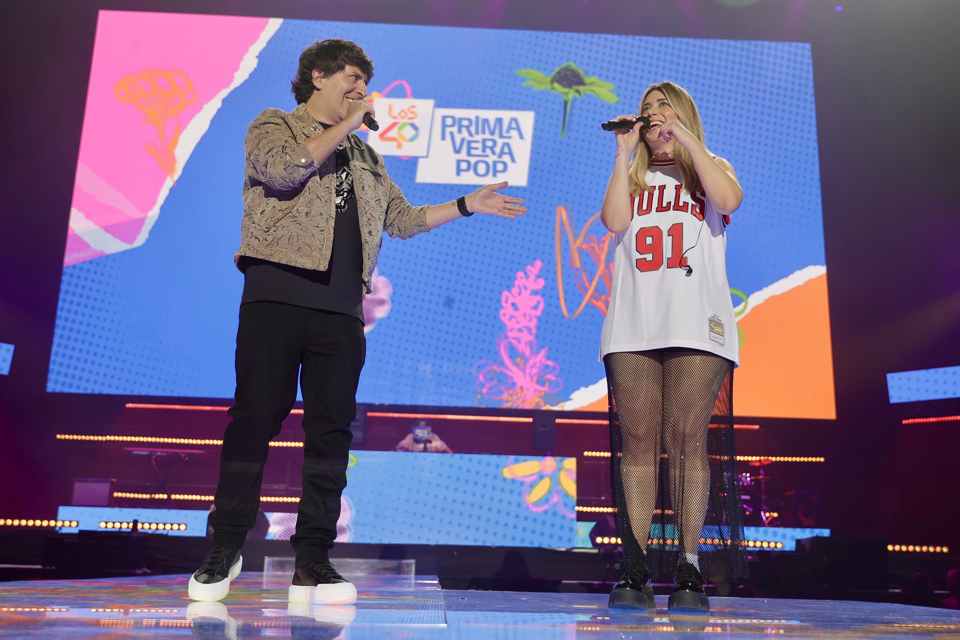 Si toca dar paso a Vicco, es imposible no pensar en 'Nochentera' y Dani Moreno 'El Gallo' y Cristina Boscá se han dado el lujo de cantar el estribillo con 15.000 personas.