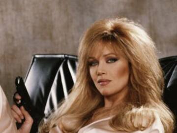 Muere Tanya Roberts, la ‘chica Bond’ que acompañó a Roger Moore en su despedida de 007