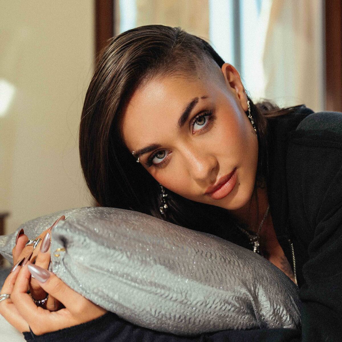 Reggaeton crudo: María Becerra invita a Jere Klein, Lucky Brown y XROSS a perrear sin control en 'Qué Ganas de Comerte'