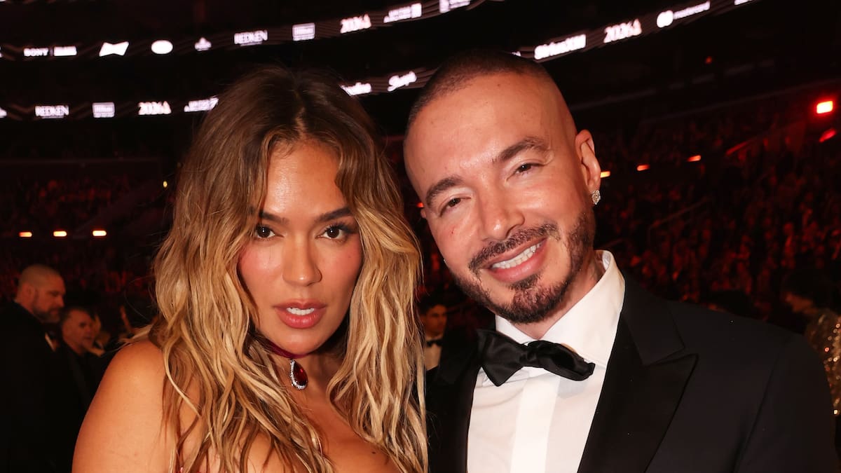 J Balvin revela cómo conoció a Karol G: "¿Puede subir mi prima a cantar?"