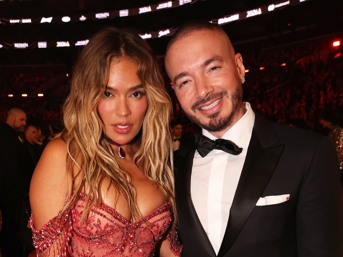 J Balvin revela cómo conoció a Karol G: "¿Puede subir mi prima a cantar?"