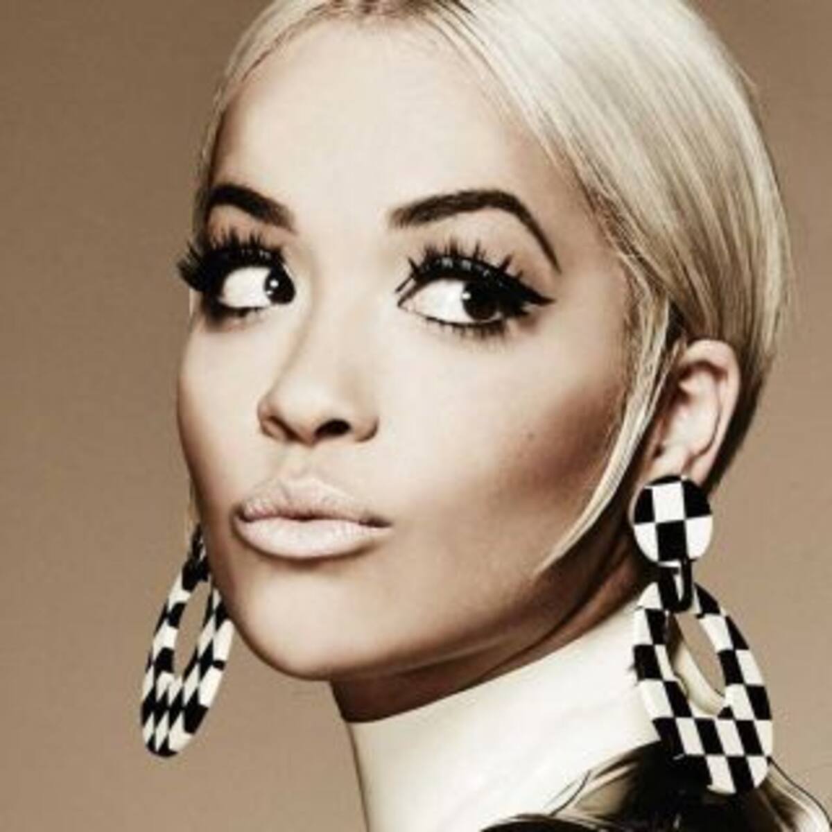 Rita Ora hizo un cover muy raro de "Hello"