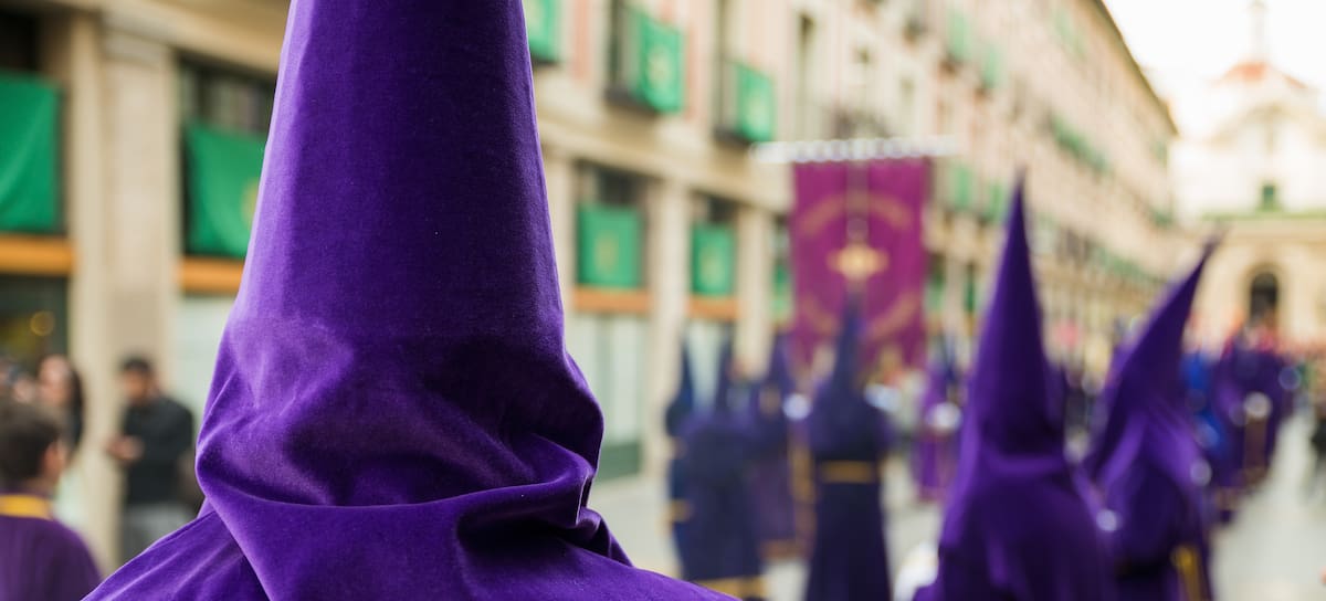 Una precesión de Semana Santa recorre Valladolid en 2015.