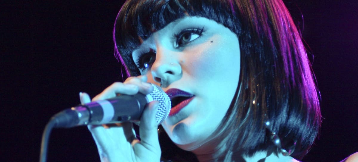 Jessie J actúa en Londres en 2008
