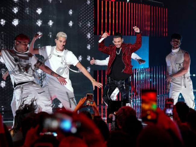 Abraham Mateo y CNCO en los Latin AMAs.