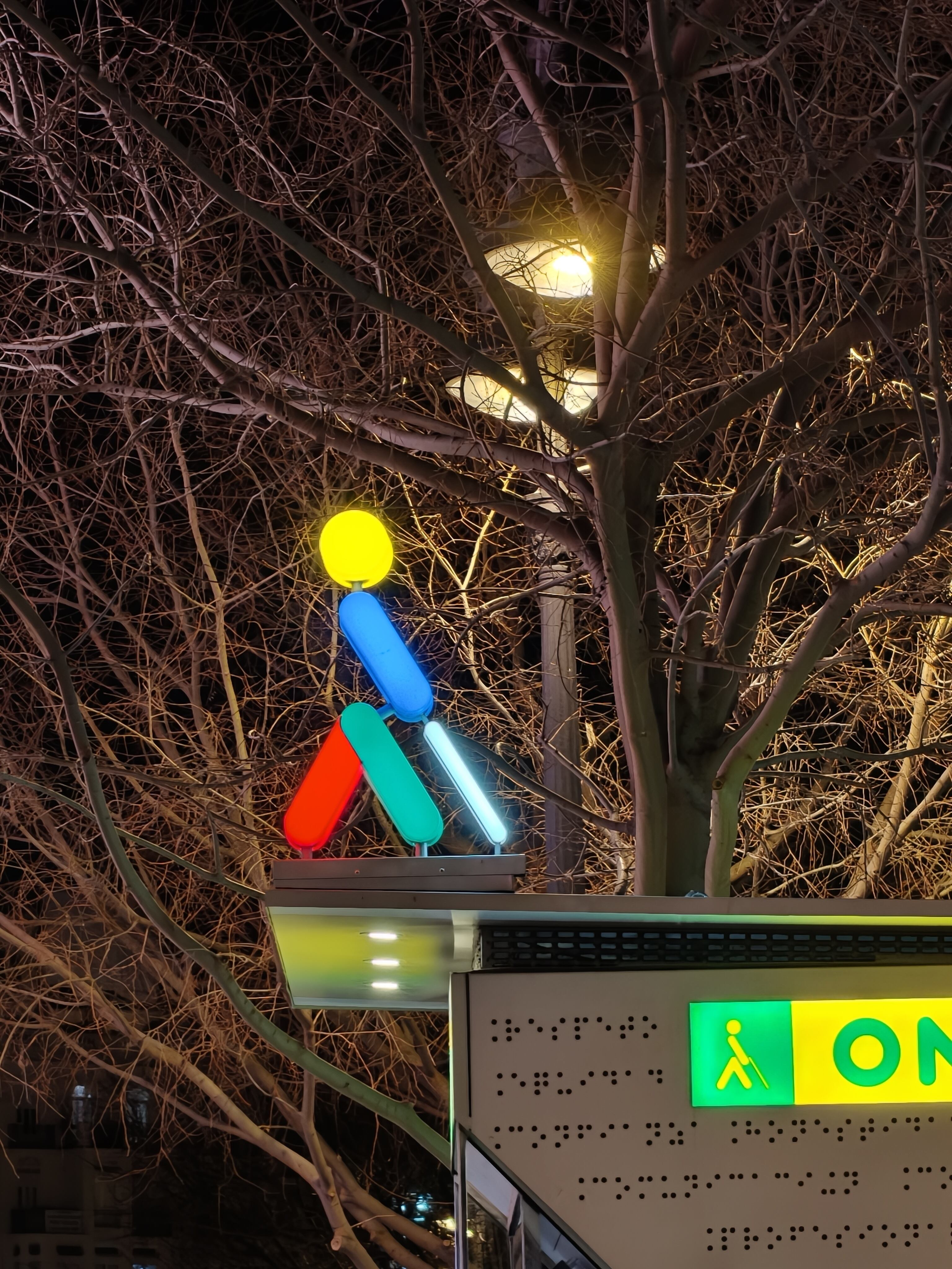 De día o de noche el zoom cumple.