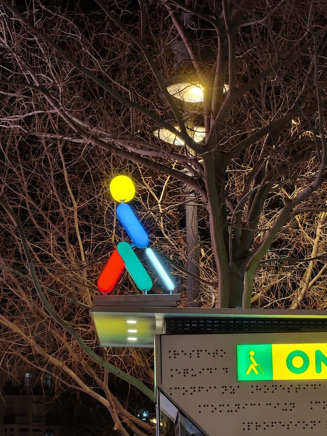 De día o de noche el zoom cumple.