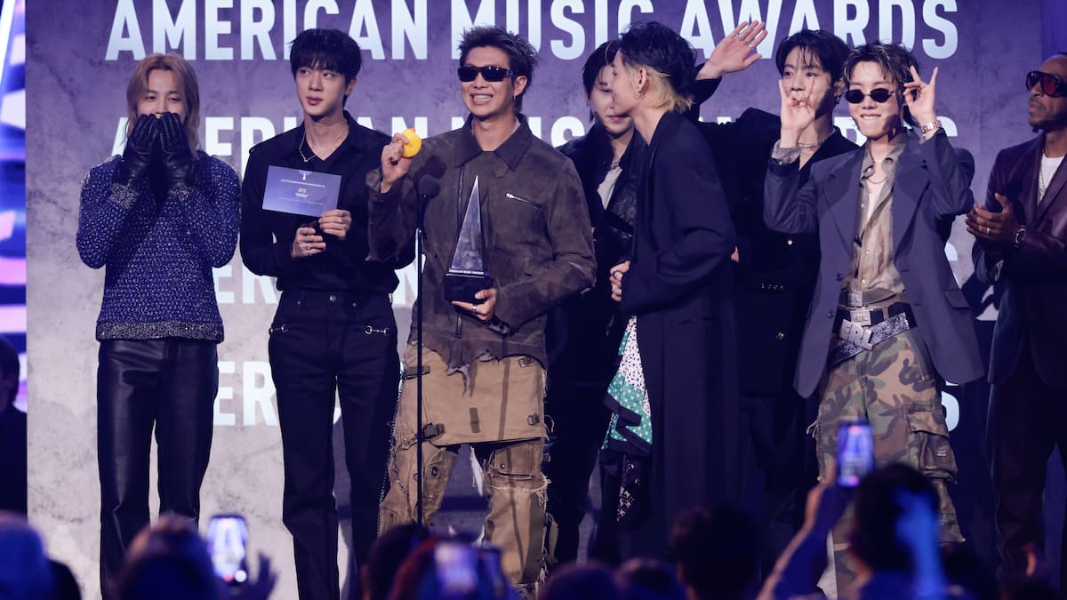 AMAs 2026: Todos los ganadores con gran triunfo de BTS y de las artistas femeninas