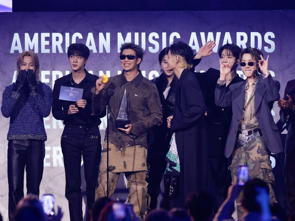 American Music Awards 2026: Todos los ganadores con gran triunfo de BTS y de las artistas femeninas