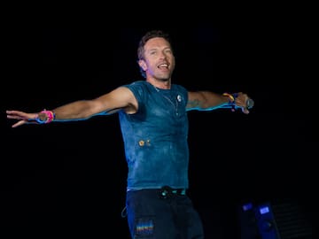 Chris Martin anuncia (de la manera más divertida) el cartel del primer espectáculo de medio tiempo del Mundial de Fútbol: Madonna, BTS y Shakira