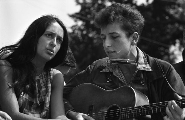 Joan Baez y Bob Dylan, durante la marcha por los derechos civiles en Washington en 1963.