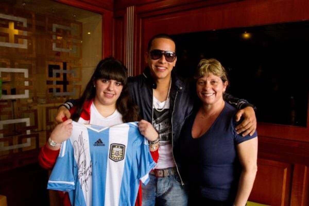 Daddy Yankee - Antes de su show en Colombia con ganadora de 40 Principales que viajó para ver su Show.