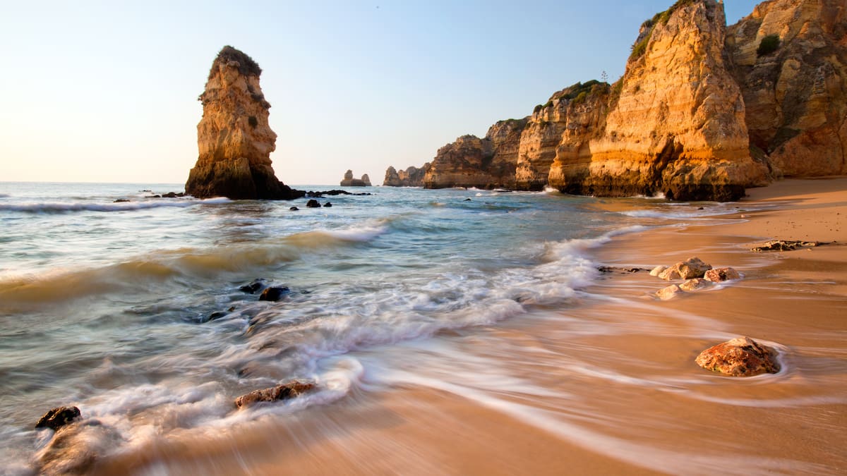 El problema que afecta a las playas de Portugal (y que podría ocurrir en España)