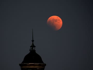 Eclipse lunar en España: cómo y cuándo ver la Luna de Sangre de marzo 2025