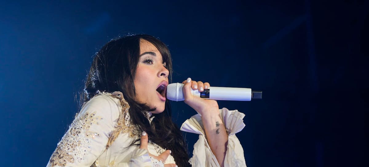 Aitana en Roquetas de Mar con Cuarto Azul World Tour