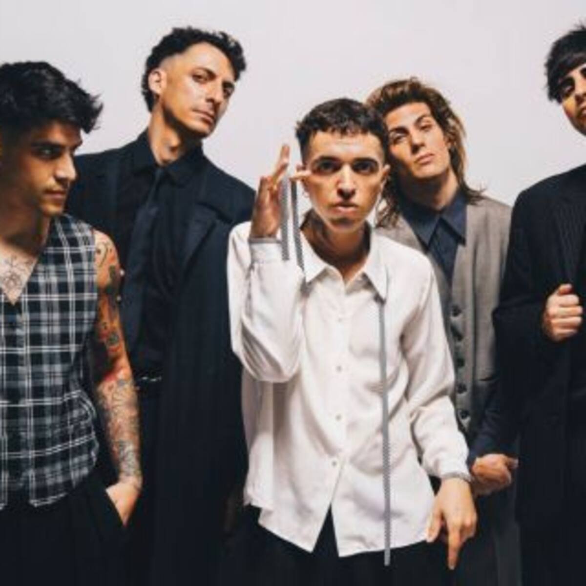 UN VERANO PRESENTA SU ESPERADO ÁLBUM DEBUT