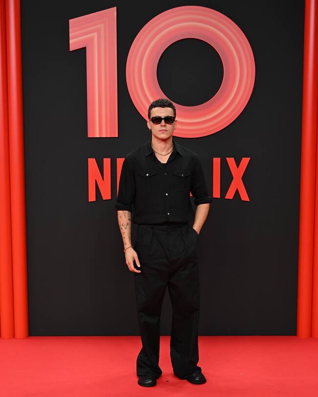 Todo al negro también para Arón Piper que vio cómo su carrera se disparaba tras aparecer en 'Élite'. Nos hubiera gustado verle los ojos.