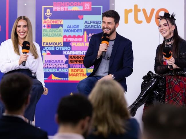 Los presentadores del Benidorm Fest 2023.