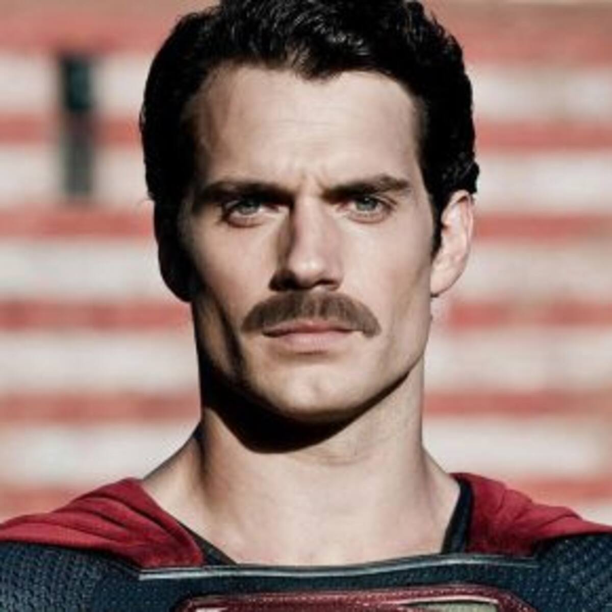 Los problemas causados por el bigote de Superman