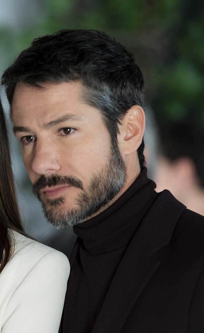 Alejandro Albarracín es Andrés Herrero en 4 estrellas.