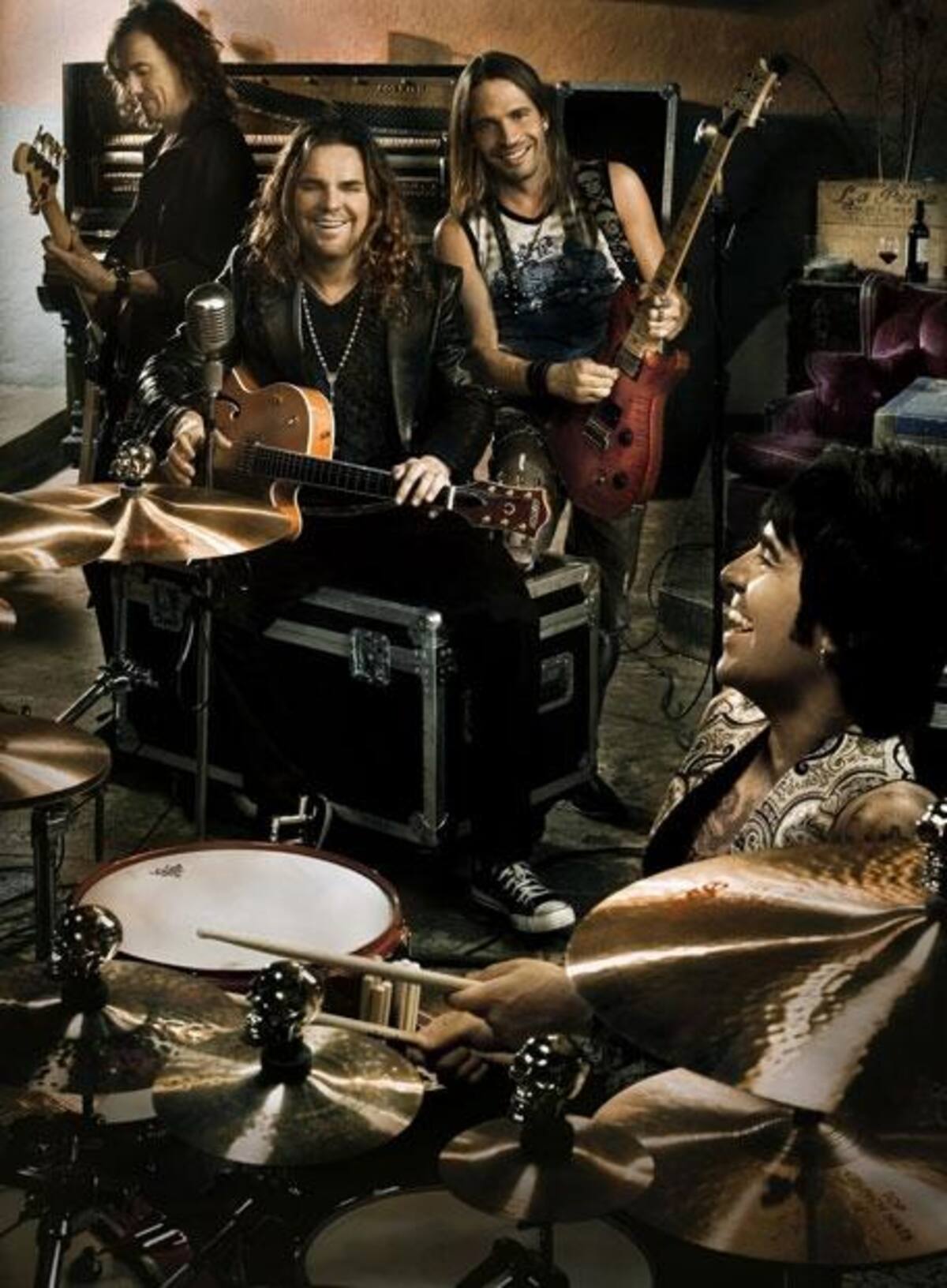 Más de cuatro años después de 'Amar es combatir', la banda mexicana Maná regresa al mercado discográfico con 'Drama y luz'.