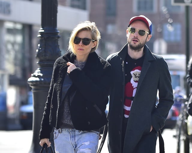 Sienna Miller y Tom Sturridge en Nueva York en 2015