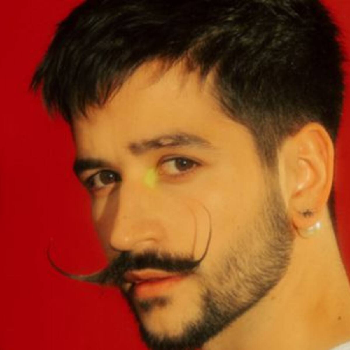 CAMILO LANZA EDICIÓN DELUXE DE SU DISCO "DE ADENTRO PA' AFUERA"