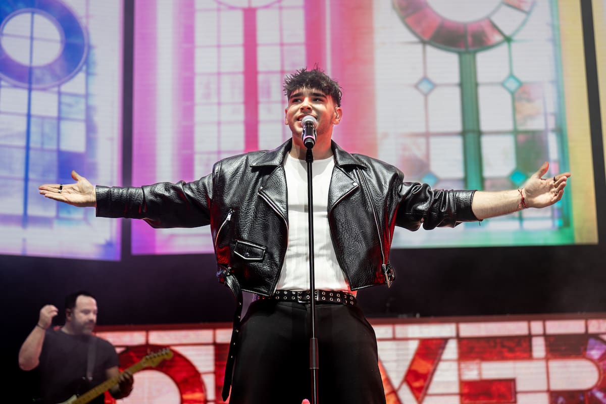 Ceaxe dejó su sello en LOS40 Primavera Pop Badalona con una actuación intensa y muy conectada con el público. El artista demostró sobre el escenario que atraviesa un gran momento, confirmándose como una de las propuestas más personales y magnéticas del cartel.