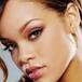 Rihanna, un día de pileta y Snapchat