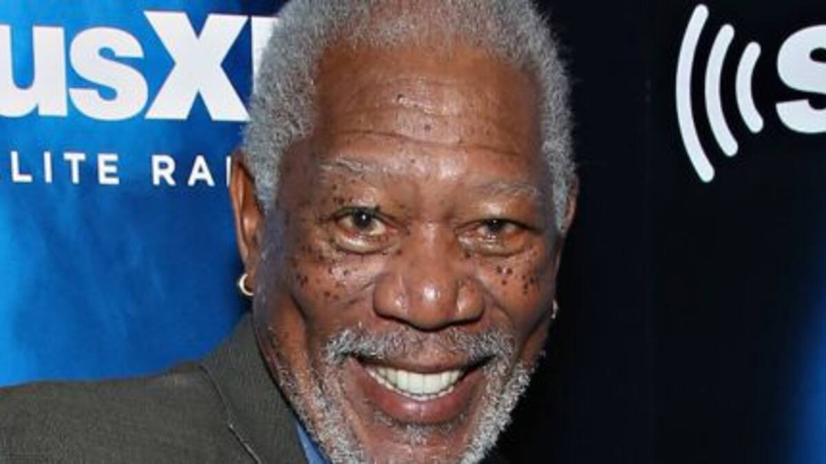 Morgan Freeman recita "Love Yourself" de Justin Bieber