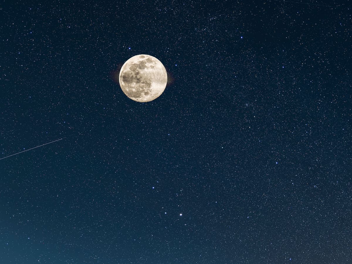 Conjunción entre la Luna, Saturno y Neptuno: cuándo es, qué significa y cómo verlo