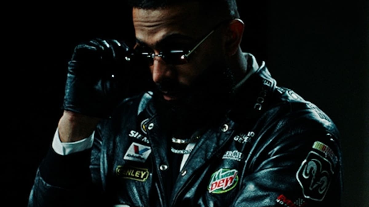 Eladio Carrión se inspira en 'Flashdance' y su popular 'Maniac' para su nueva canción 'Polaroid'