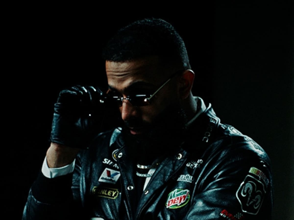 Eladio Carrión se inspira en 'Flashdance' y su popular 'Maniac' para su nueva canción 'Polaroid'