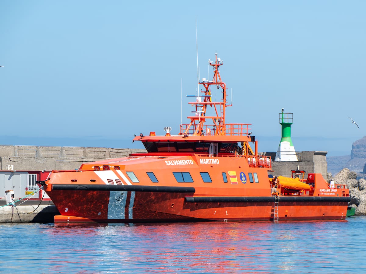 Alerta en Lanzarote: un pesquero se hunde con 10.000 litros de gasoil