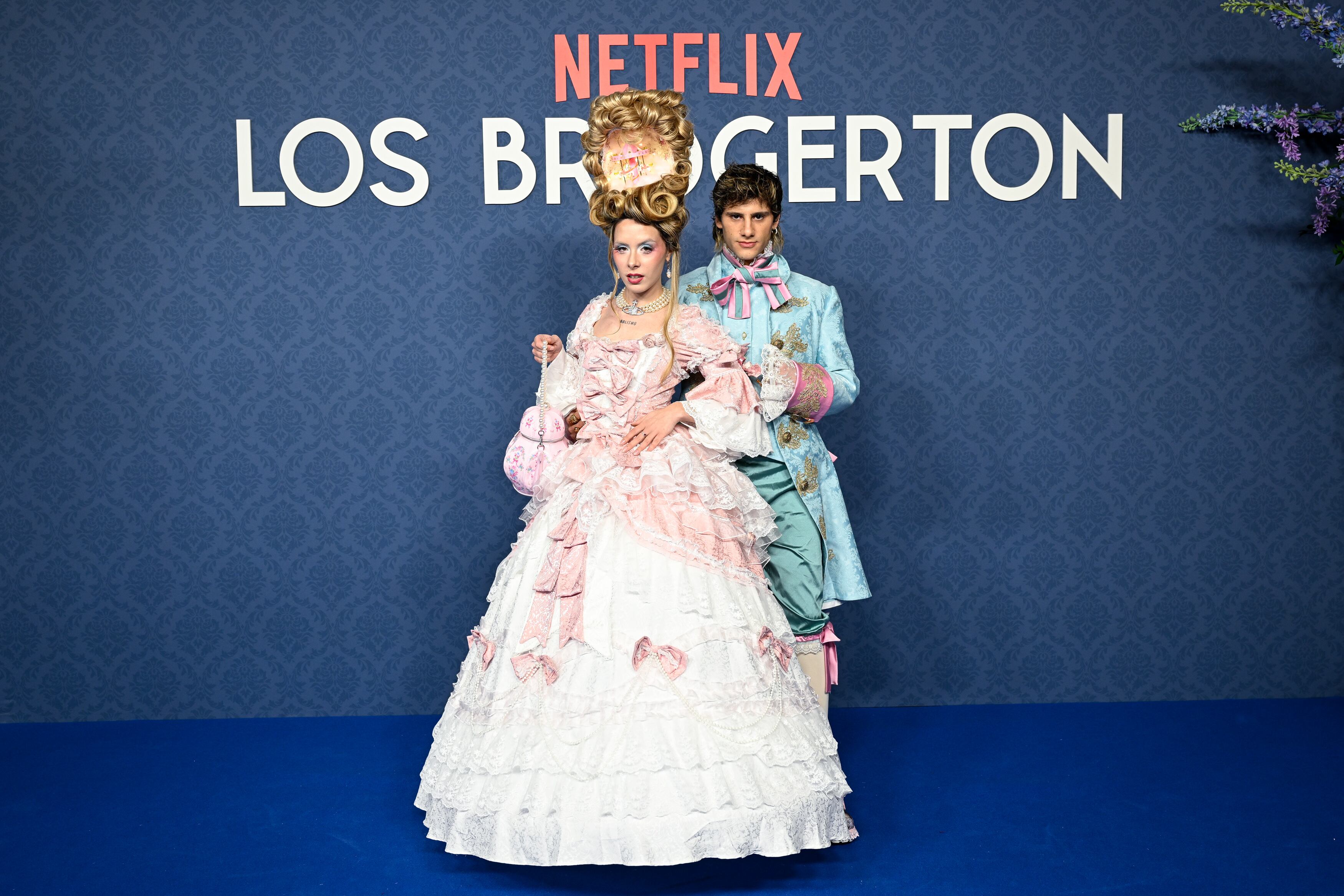 Sin duda, esta pareja se metió el papel como los que más. Más barroquismo imposible en unos diseños pensados para la ocasión.