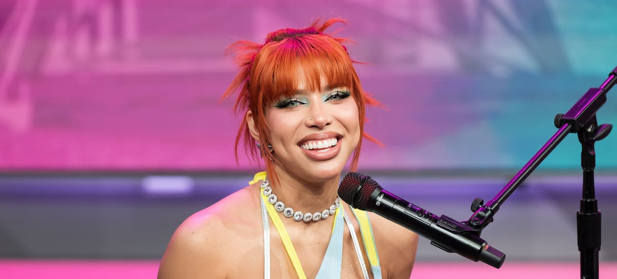 Yeri Mua, artista mexicana, en un programa de radio