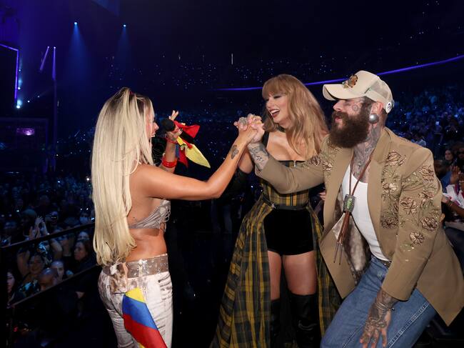 Karol G junto a Taylor Swift y Post Malone en los MTV Video Music Awards 2024