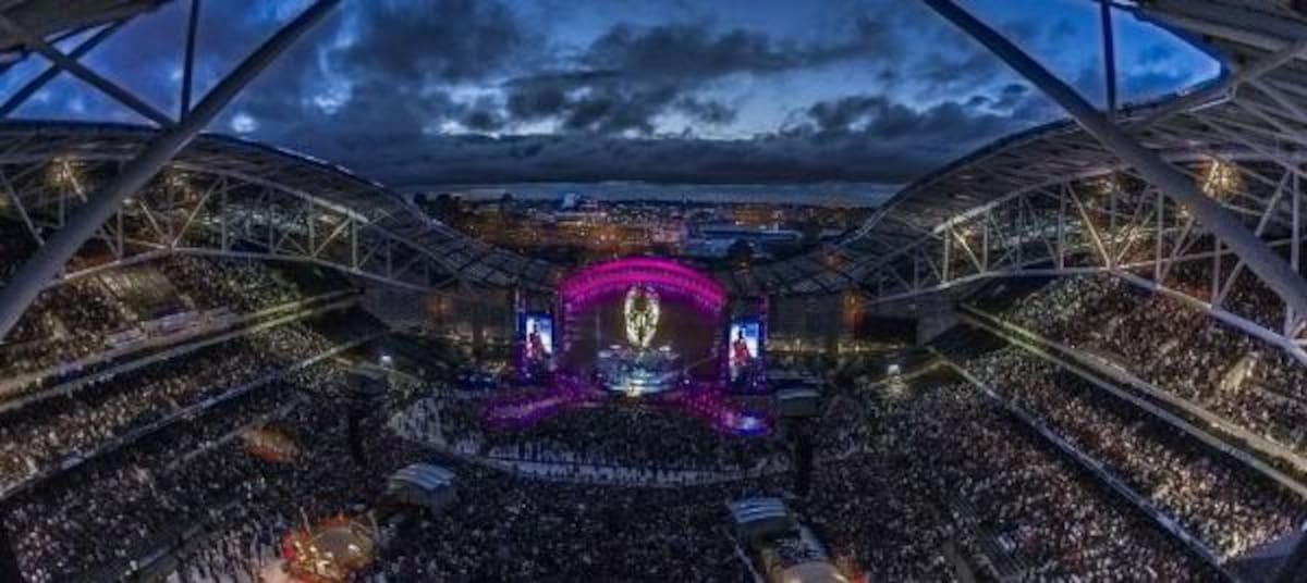 Robbie Williams Take The Crown Stadium Tour 2013