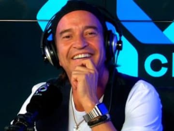 La hija de Enrique Urquijo sorprende a Los Secretos en directo con un emotivo mensaje