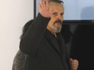 Miguel Bosé vuelve a España y su reacción cuando le preguntan por Nacho Palau da para debate