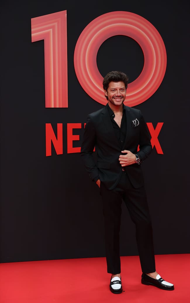 Sin duda, el papel de Profesor en 'La casa de papel' marcó un antes y un después en la carrera de Álvaro Morte que es todo sonrisa.