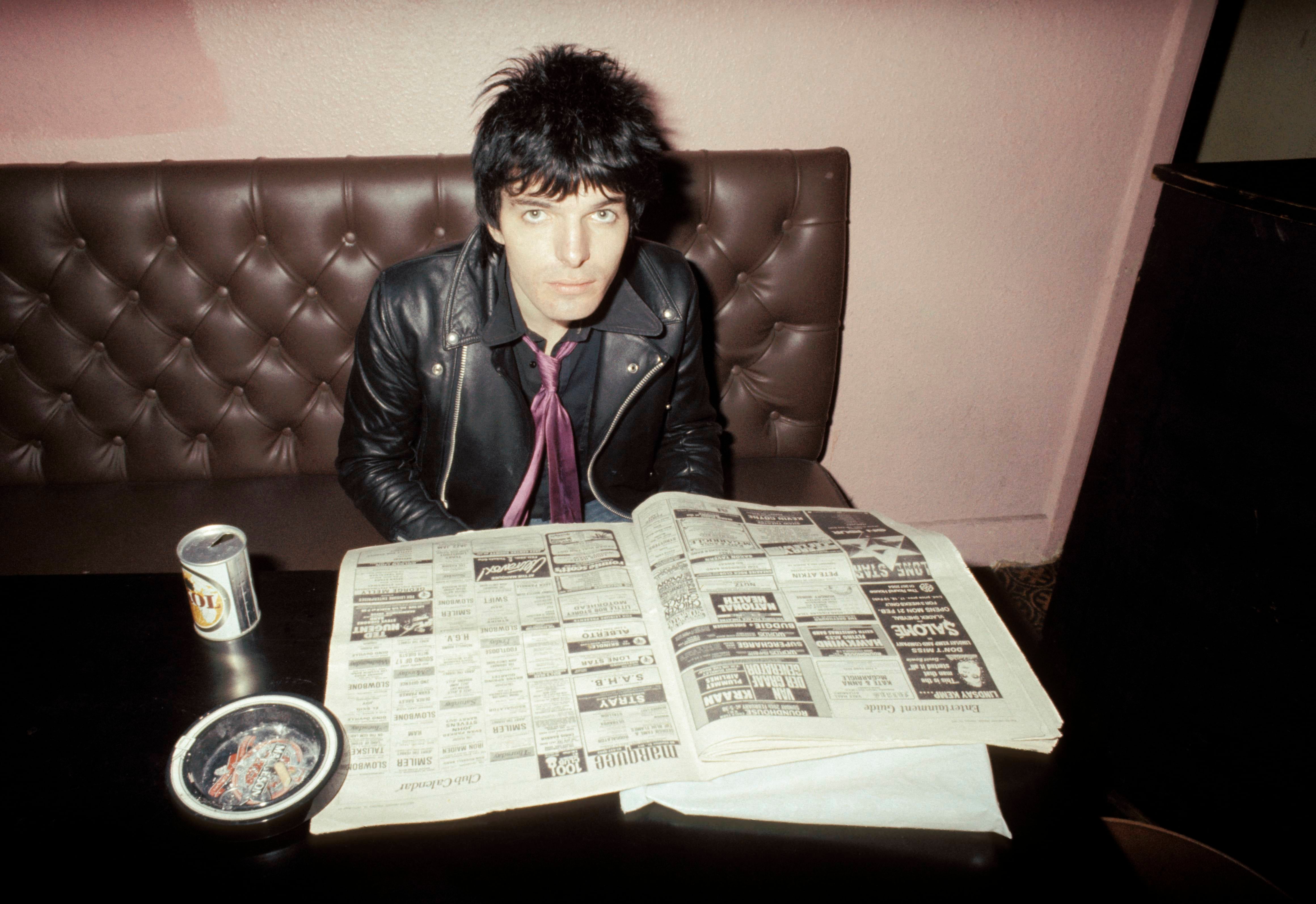 Brian James, guitarrista de la banda The Damned en 1977.