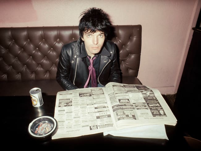 Brian James, guitarrista de la banda The Damned en 1977.